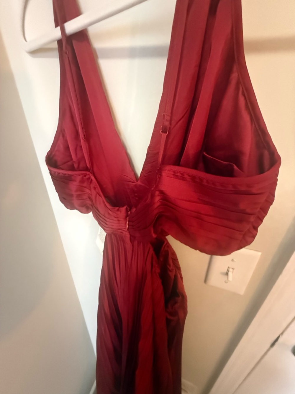 Abercrombie & Fitch Giselle Red Pleated Midi Dress with Cutout - Picture 4 of 5